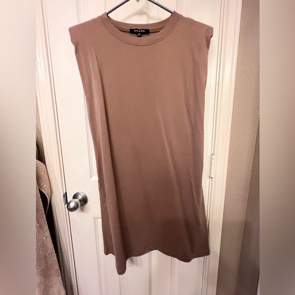 Strut & Bolt medium sleeveless tan dress with shoulder pads